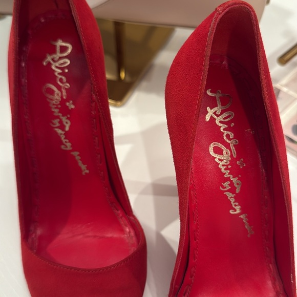 (2 for $22 bundle!) Alice & Olivia Red Women's Heels Size 37 (Size 6) - Picture 2 of 6
